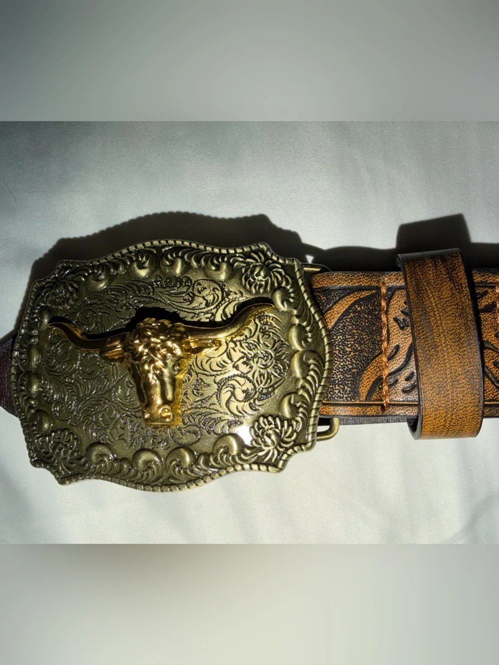 NWOT Non Leather Western Silver/Gold Longhorn Buckle Brown Embossed Belt. 37”
